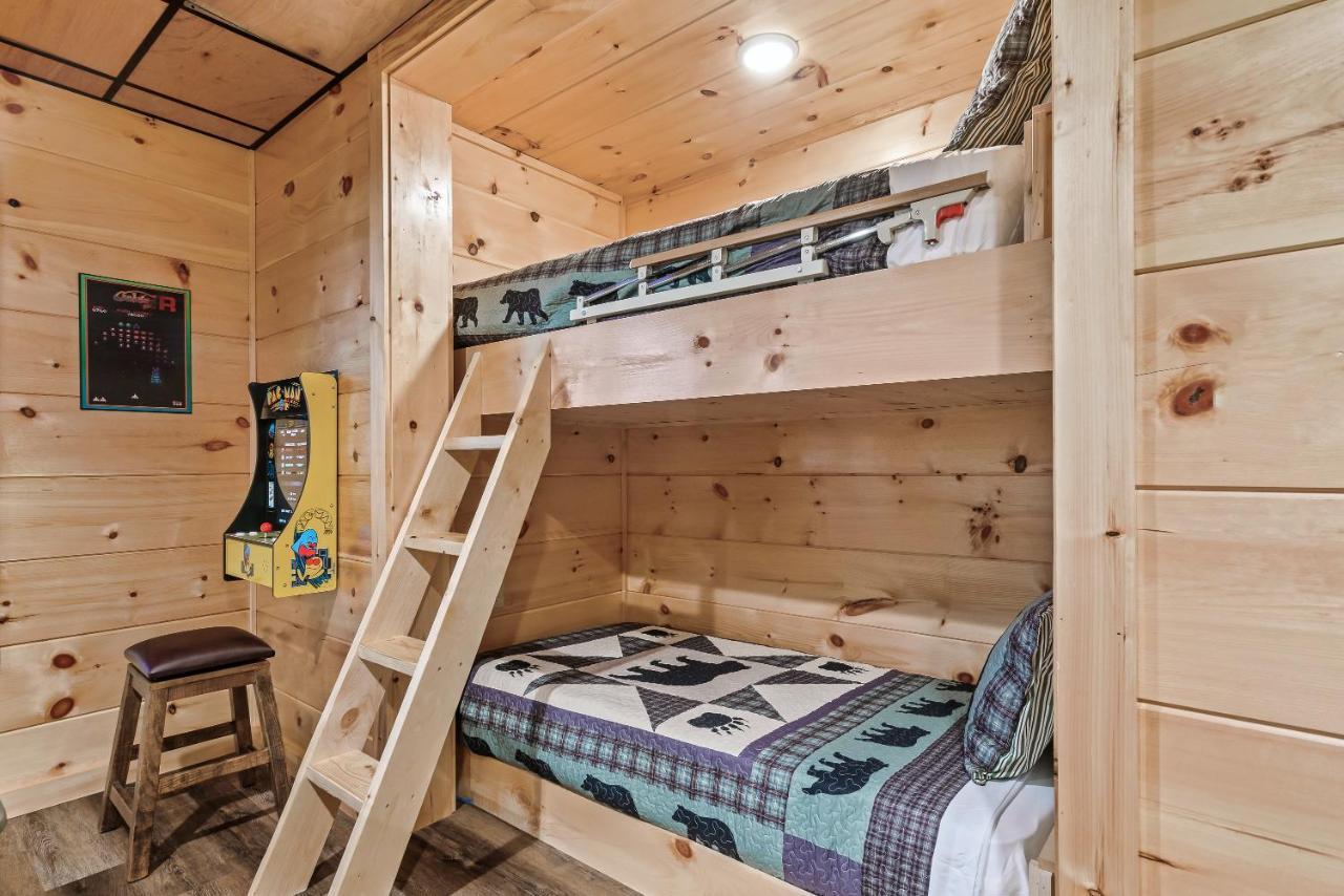 Mountains R Calling, Cozy Hideaway, King Beds, Hot-Tub, Arcade, Ev Ready Pigeon Forge Exterior photo